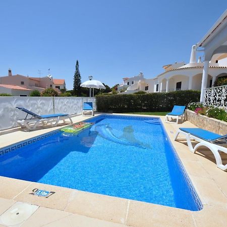 Well-Appointed Villa Is Situated In The Popular Resort Of Vilamoura กัวเตย์รา ภายนอก รูปภาพ