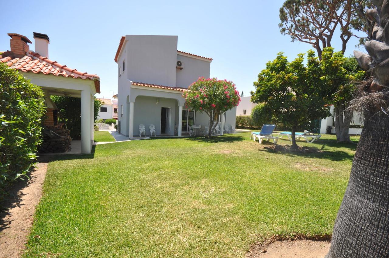 Well-Appointed Villa Is Situated In The Popular Resort Of Vilamoura กัวเตย์รา ภายนอก รูปภาพ