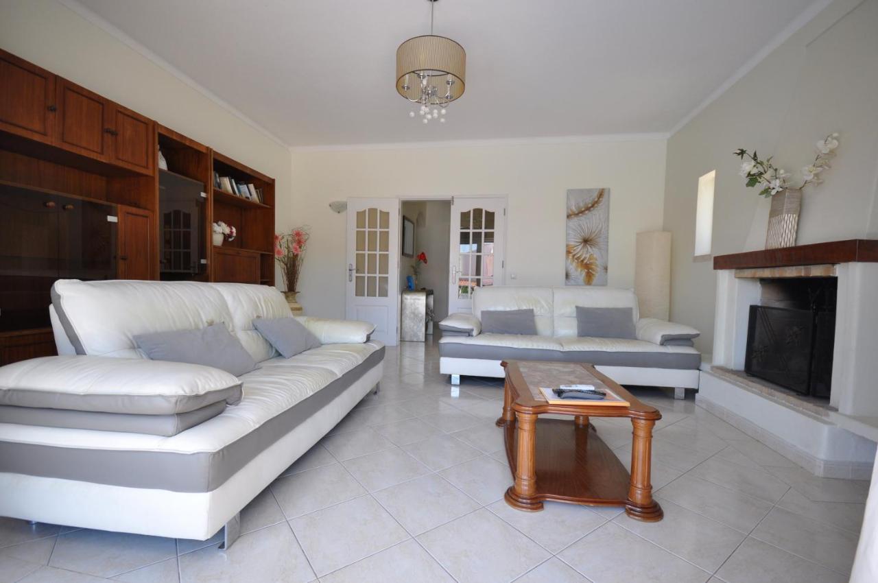 Well-Appointed Villa Is Situated In The Popular Resort Of Vilamoura กัวเตย์รา ภายนอก รูปภาพ