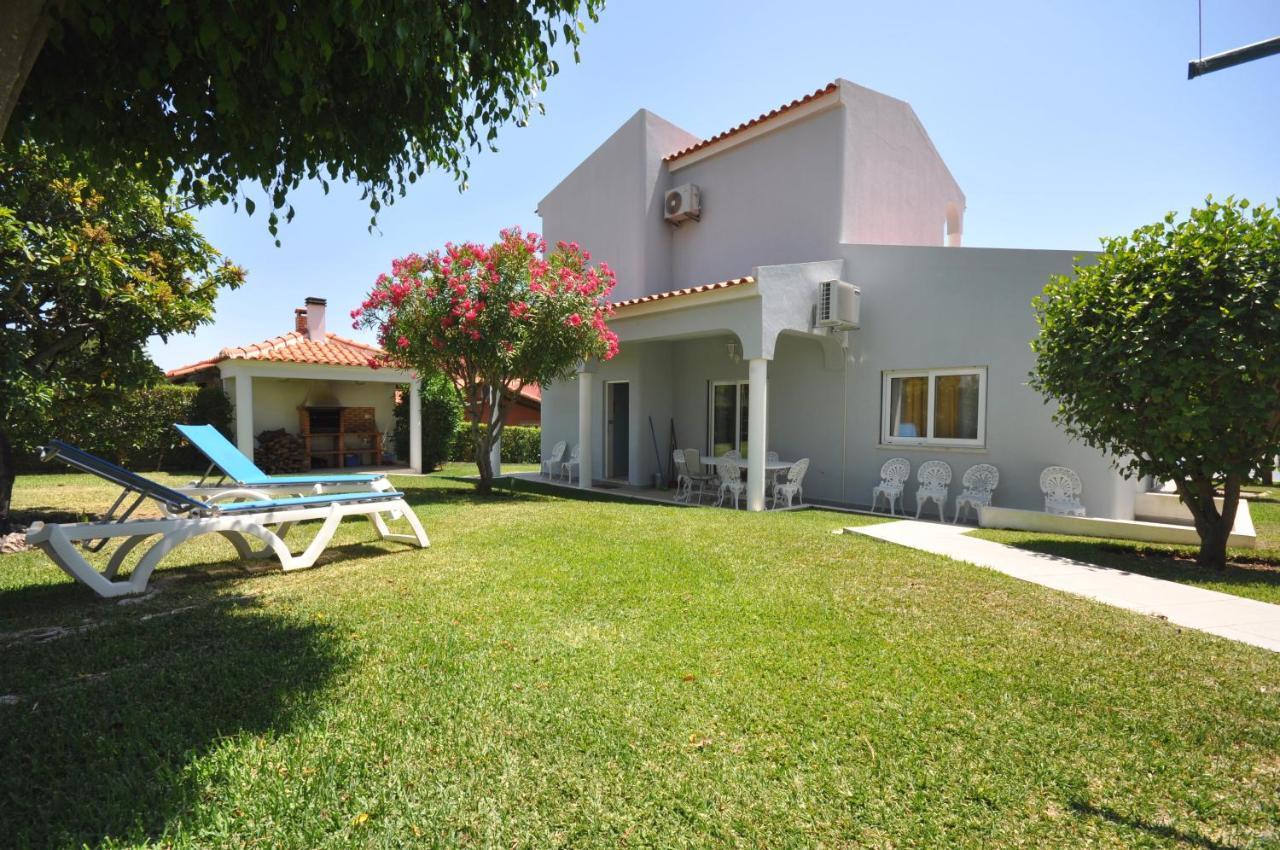 Well-Appointed Villa Is Situated In The Popular Resort Of Vilamoura กัวเตย์รา ภายนอก รูปภาพ