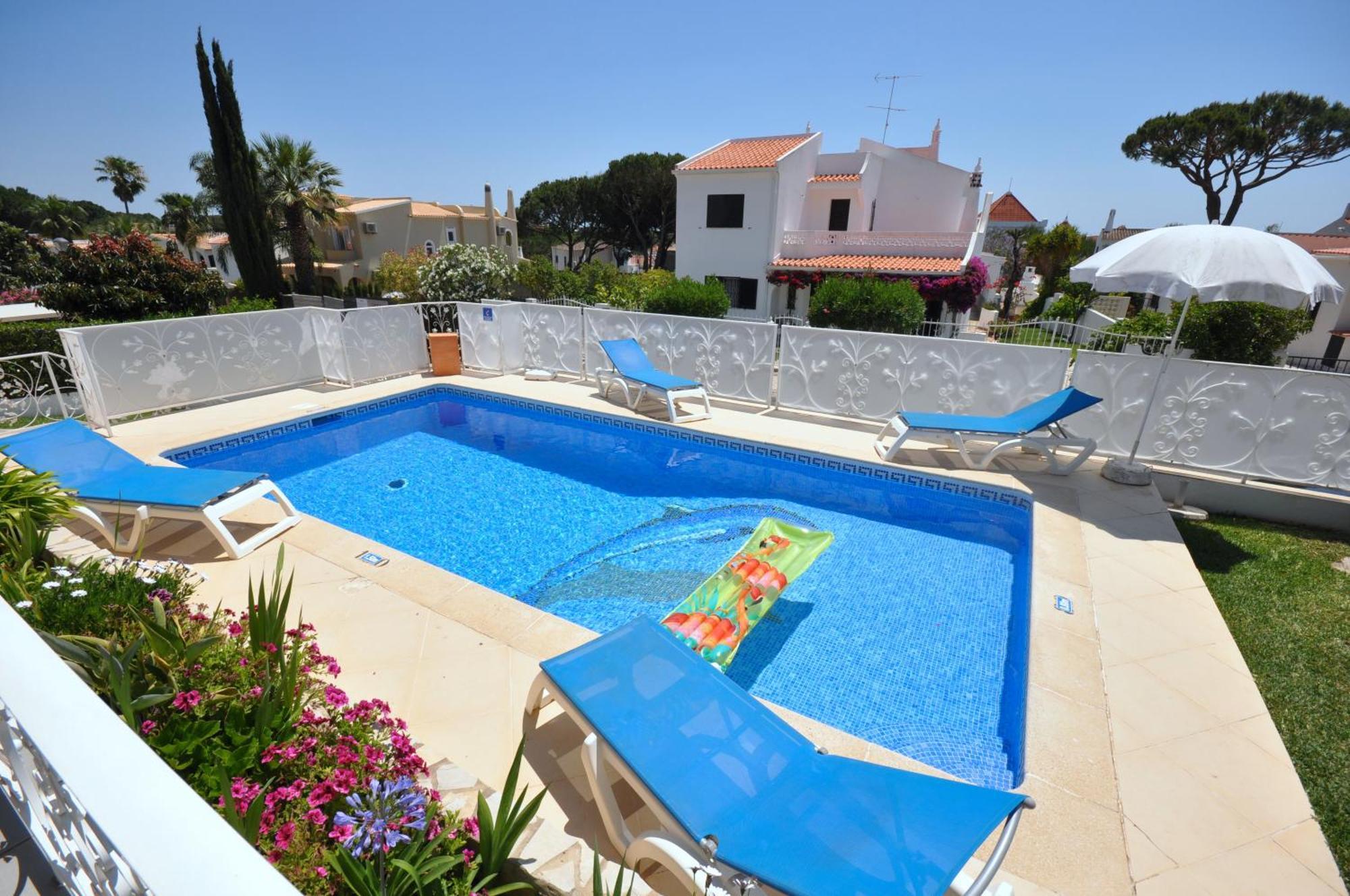 Well-Appointed Villa Is Situated In The Popular Resort Of Vilamoura กัวเตย์รา ภายนอก รูปภาพ